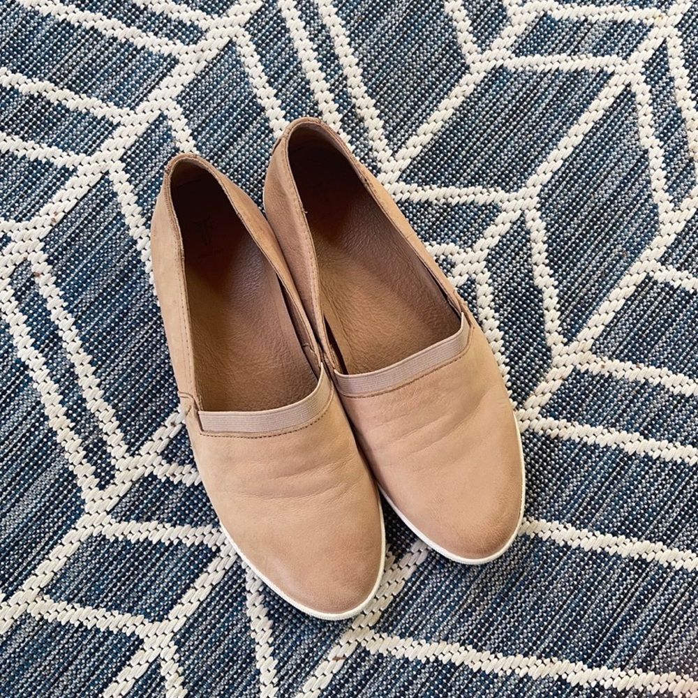EUC. Frye Melanie slip on shoes.
